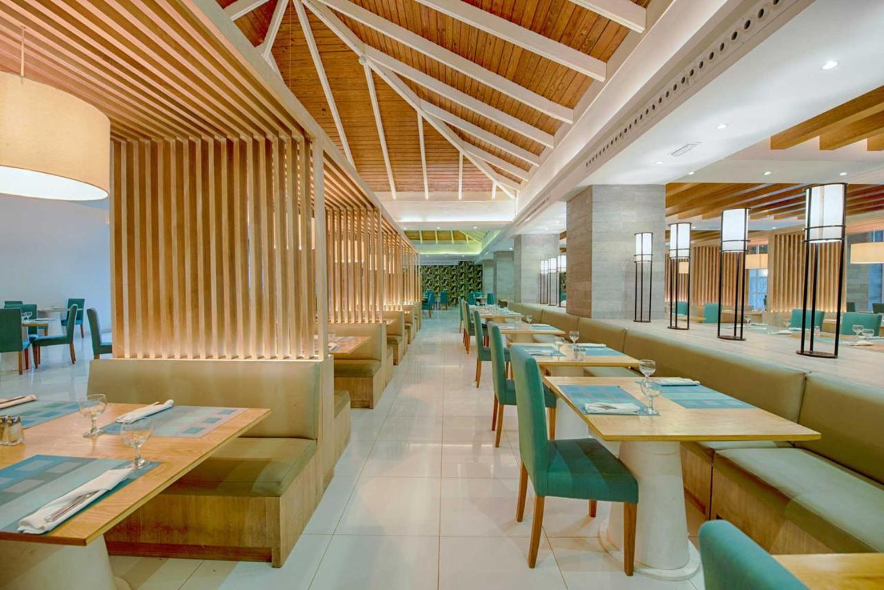 Grand Sirenis Punta Cana Resort & Aquagames Uvero Alto Εξωτερικό φωτογραφία The interior of the restaurant